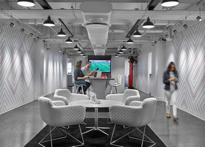 唯美工業(yè)風(fēng) 美國(guó)零售商Foot Locker紐約總部設(shè)計(jì)欣賞